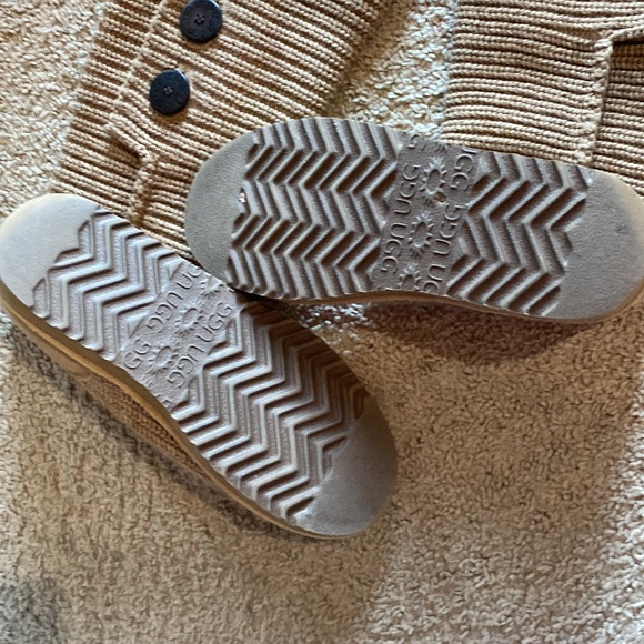 Ugg boots with buttons - Picture 2 of 3